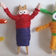 Wol & Co knijperpoppetje maken 11 drie op een rij